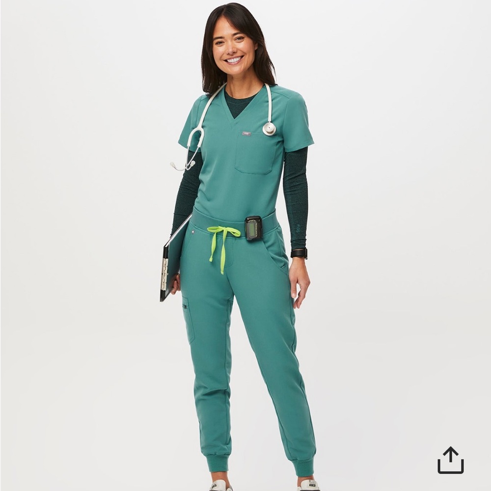 Brand new with tags NWT Figs cactus color scrub set jogger and casma pocket top